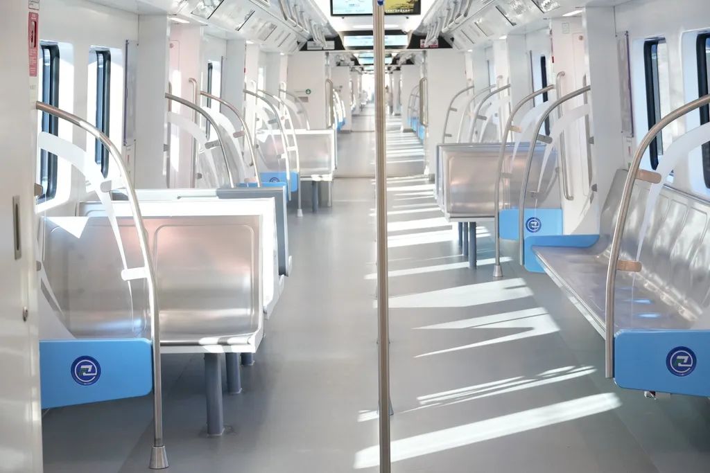 城軌快線15號(hào)線列車最大載客量2428人。重慶交通開投鐵路集團(tuán)供圖